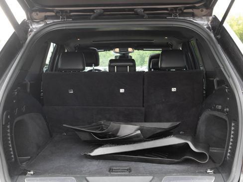 Used 2018 Jeep Grand Cherokee Limited AWD/4WD image 9