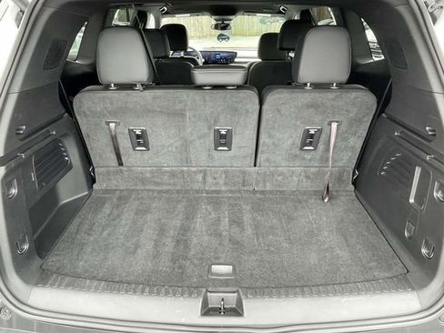 Certified 2025 Buick Enclave Preferred FWD image 10