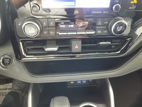 Used 2022 Toyota Highlander XSE image 29