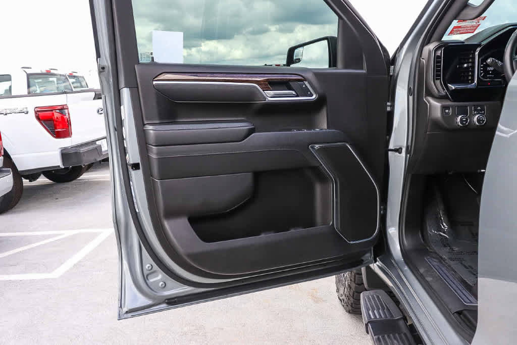 Used 2025 GMC Sierra 1500 Elevation w/ LPO, Elevation Black Package RWD image 21