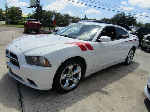 Used 2014 Dodge Charger SXT RWD image 1
