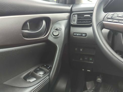 Used 2020 Nissan Rogue Sport S AWD/4WD image 20