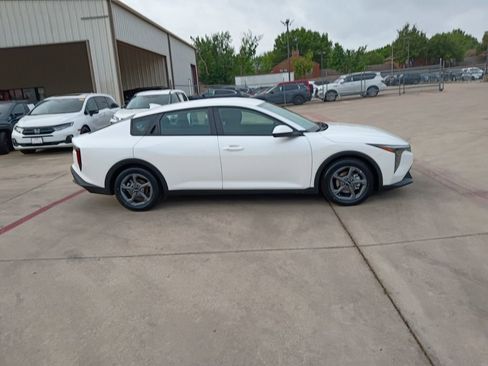 Used 2025 Kia K4 LXS image 7
