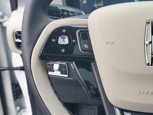 New 2026 Lincoln Corsair Premiere image 17