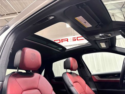 Used 2026 Porsche Cayenne AWD/4WD image 26