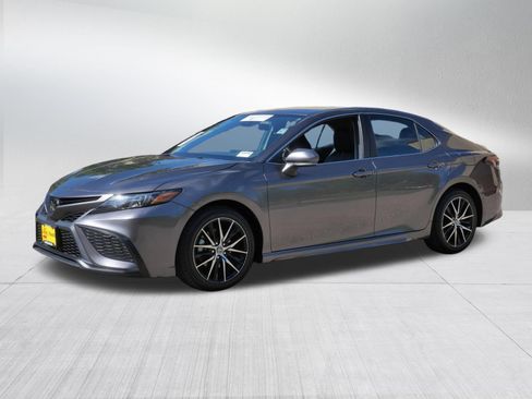 Certified 2023 Toyota Camry SE FWD image 3