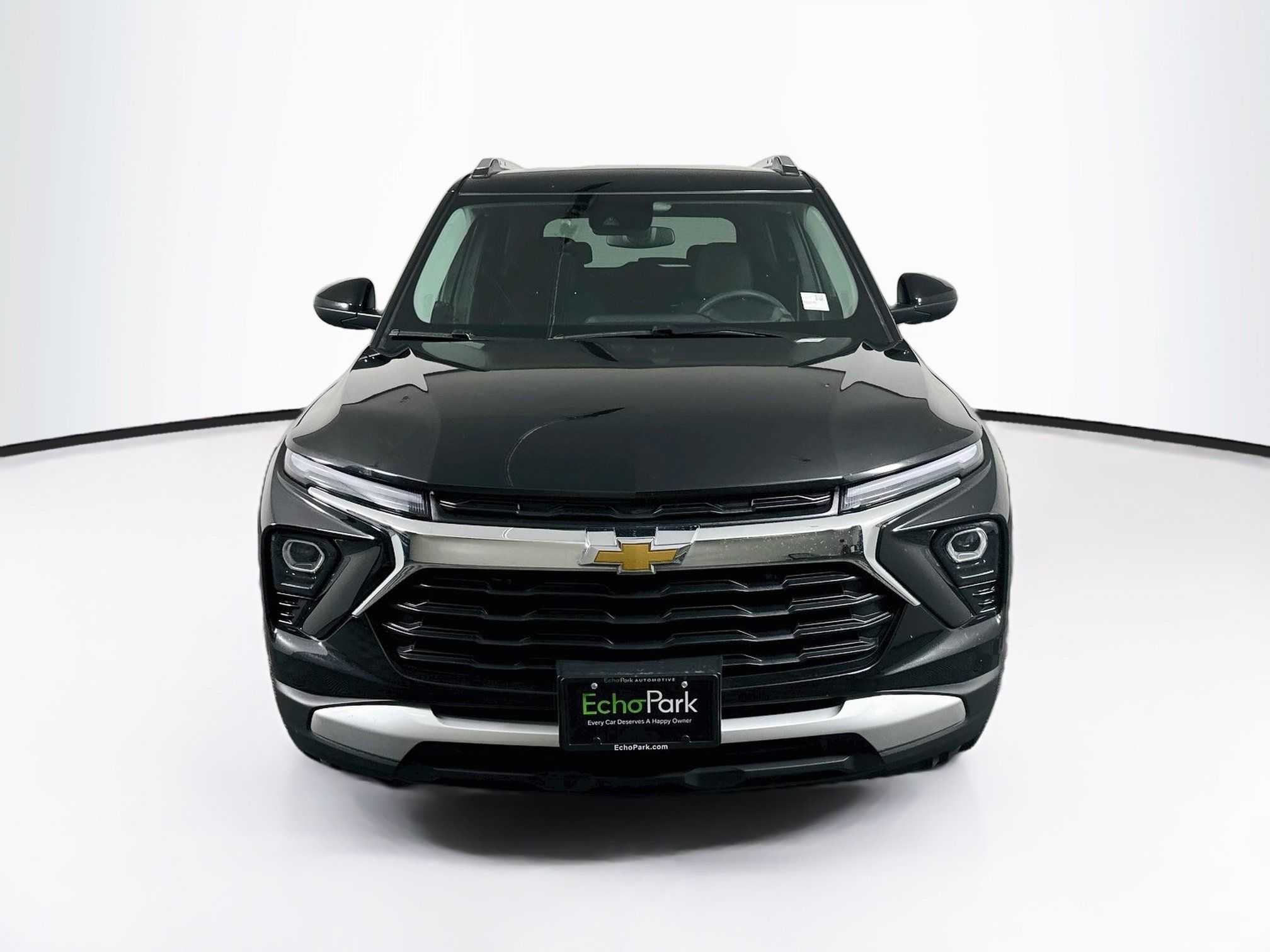 Used 2025 Chevrolet TrailBlazer LT FWD image 2