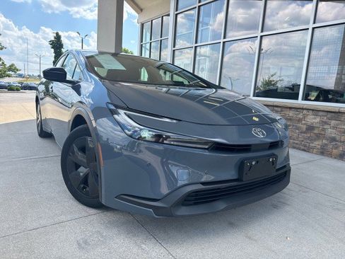 Used 2025 Toyota Prius LE FWD image 1