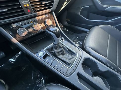 Used 2023 Volkswagen Jetta SE w/ Panoramic Sunroof Package image 28