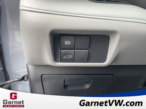 Used 2020 Toyota Highlander XLE image 32