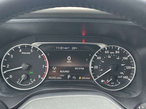 Used 2025 Nissan Rogue SV image 11