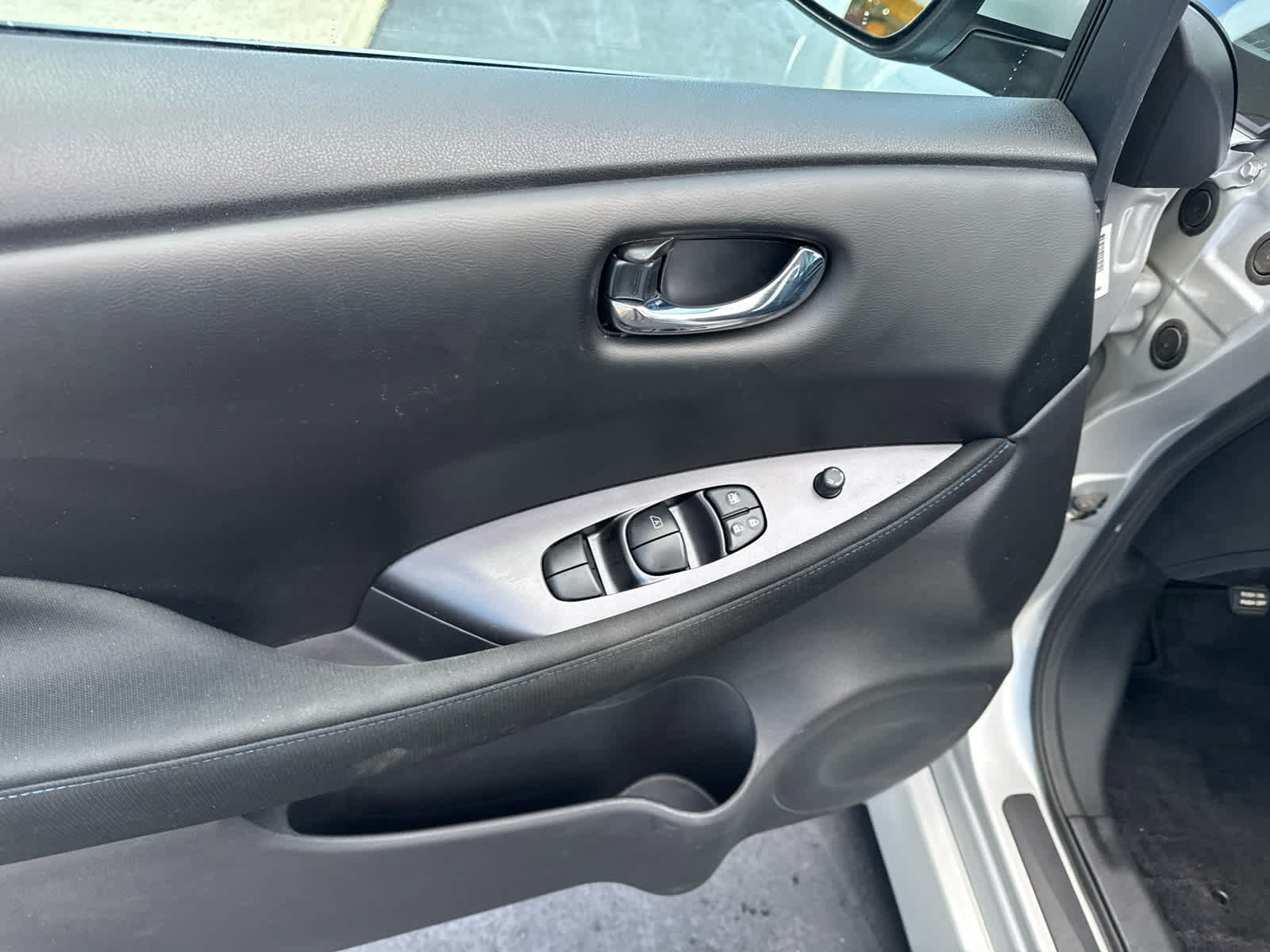 Used 2025 Nissan Leaf S FWD image 16