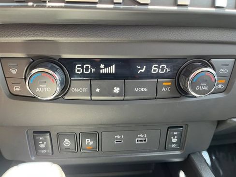 Used 2025 Nissan Frontier SV w/ SV Convenience Package RWD image 4