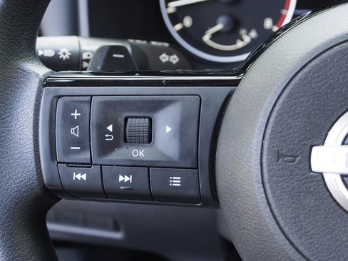 Used 2023 Nissan Rogue SV image 21