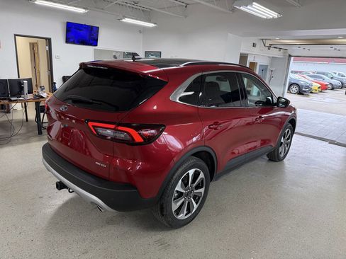 Used 2025 Ford Escape Platinum w/ Premium Technology Package image 12