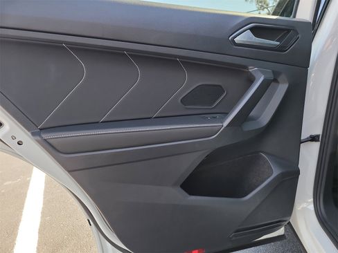 Used 2023 Volkswagen Tiguan SE R-Line image 11