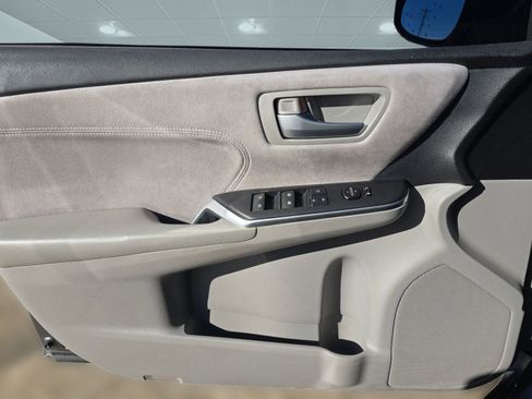 Used 2016 Toyota Camry XSE image 12