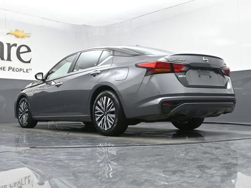 Used 2024 Nissan Altima 2.5 SV FWD image 5