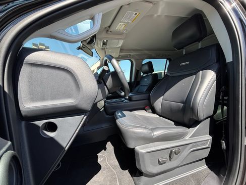 Used 2025 Ford Expedition Platinum AWD/4WD image 14