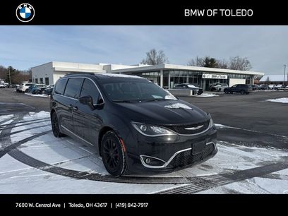 Used 2017 Chrysler Pacifica Touring-L w/ Tire & Wheel Group