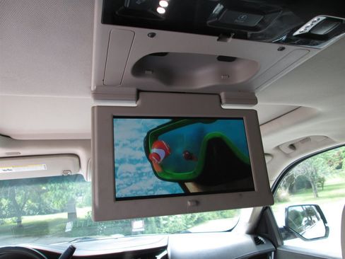 Used 2018 Cadillac Escalade ESV Luxury image 16