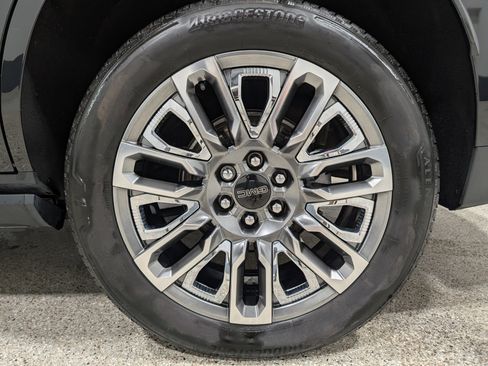 Used 2024 GMC Yukon Denali Ultimate image 10