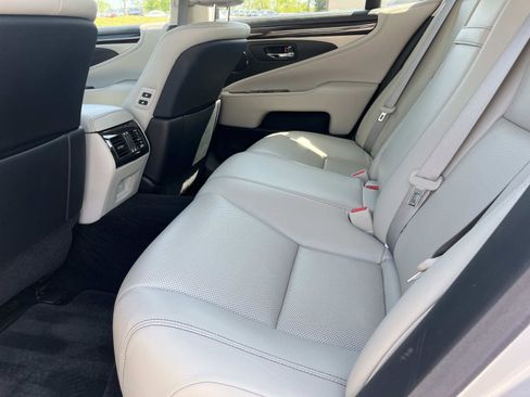 Used 2017 Lexus LS 460 w/ Comfort Package RWD image 17