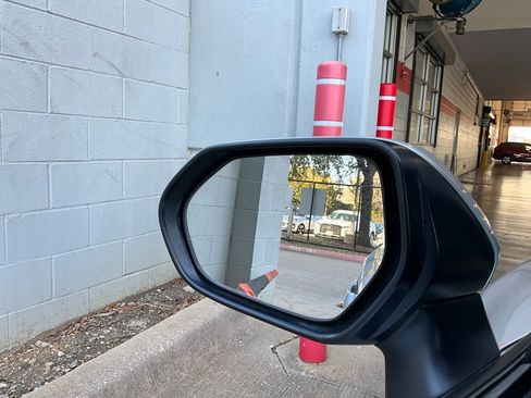 Used 2025 Toyota Corolla LE image 18