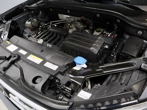 Used 2021 Volkswagen Atlas Cross Sport SE w/ Panoramic Sunroof Package image 18