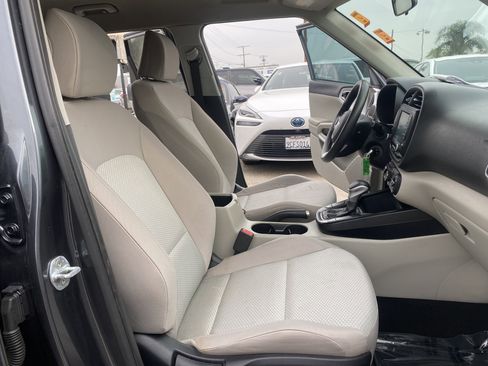Used 2021 Kia Soul LX image 22