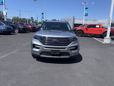 Used 2023 Ford Explorer XLT w/ Equipment Group 202A AWD/4WD image 2