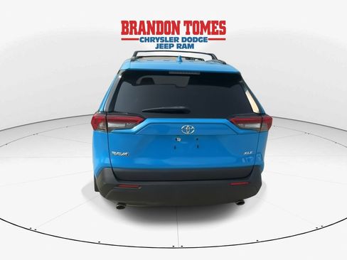 Used 2019 Toyota RAV4 XLE w/ Convenience Package FWD image 7