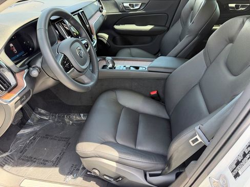 Used 2024 Volvo V60 B5 Cross Country Plus image 3