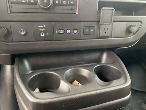 Used 2021 Chevrolet Express 3500 w/ Driver Convenience Package RWD image 20