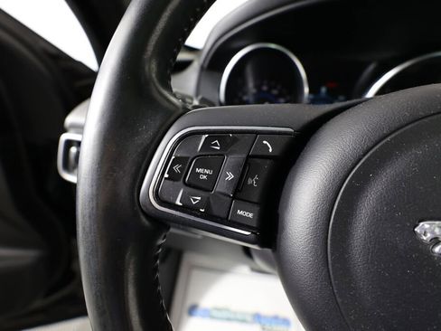 Used 2017 Jaguar F-PACE Premium image 34