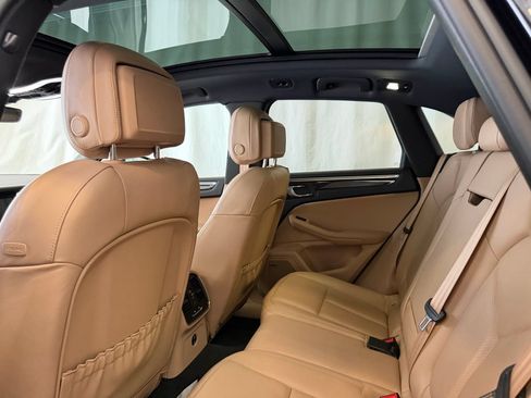 Certified 2024 Porsche Macan S AWD/4WD image 24