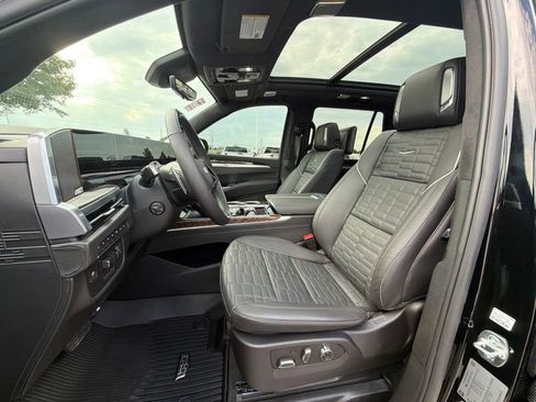 Used 2025 Cadillac Escalade Sport Platinum w/ LPO, ONYX Package AWD/4WD image 22