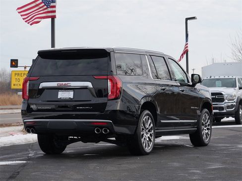 Used 2024 GMC Yukon XL Denali w/ Advanced Technology Package image 3