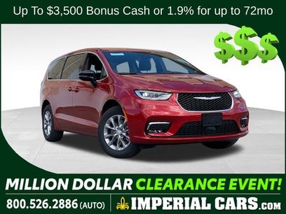 New 2026 Chrysler Pacifica Select