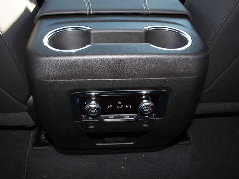 New 2026 GMC Yukon Elevation image 27