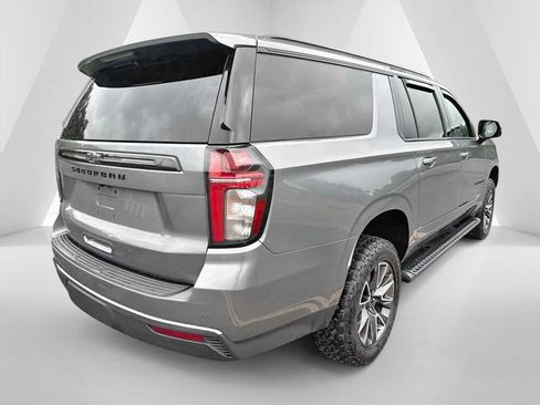 Used 2022 Chevrolet Suburban Z71 w/ Luxury Package AWD/4WD image 7