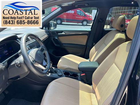 Used 2023 Volkswagen Tiguan SE AWD/4WD image 9