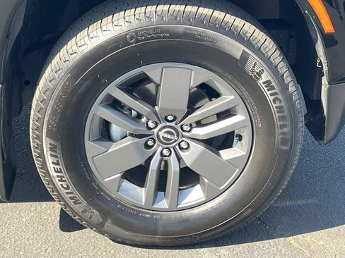 Used 2025 Nissan Frontier SV w/ SV Convenience Package RWD image 24