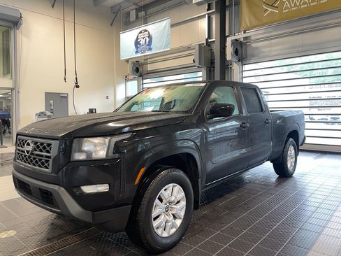 Used 2024 Nissan Frontier SV w/ Technology Package AWD/4WD image 3