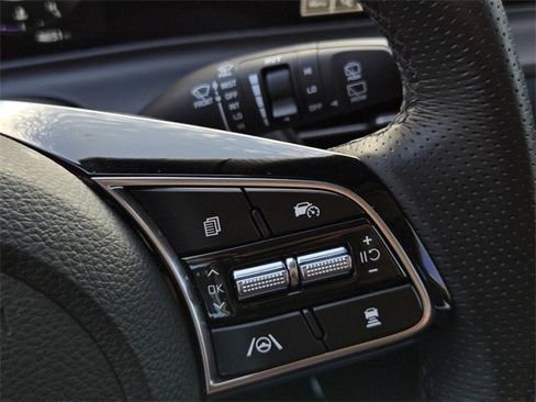 Certified 2025 Kia Seltos SX image 32