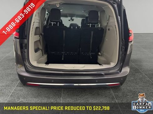 Used 2023 Chrysler Pacifica Touring-L FWD image 14