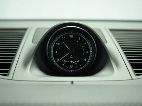 New 2025 Porsche Macan image 34