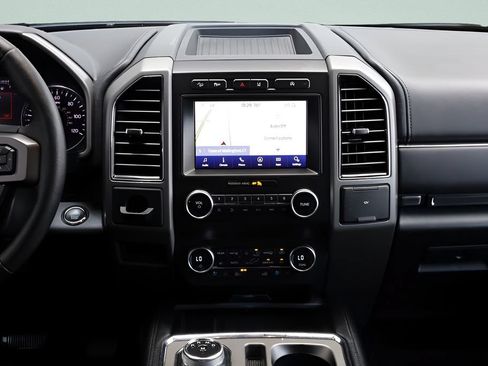 Used 2020 Ford Expedition XLT w/ Equipment Group 202A AWD/4WD image 38