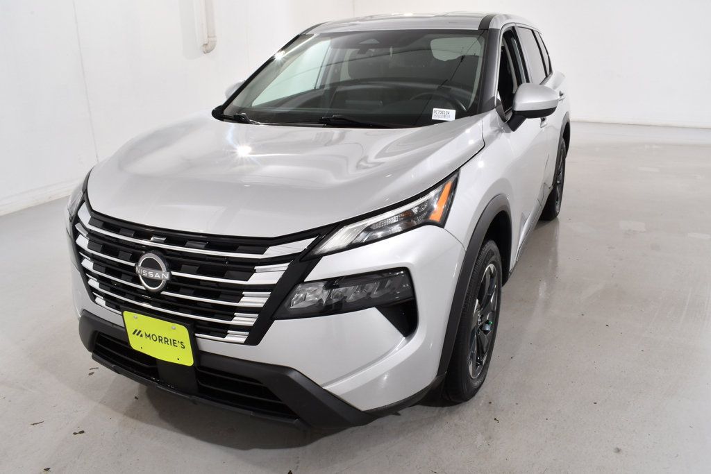 Used 2024 Nissan Rogue SV AWD/4WD image 2