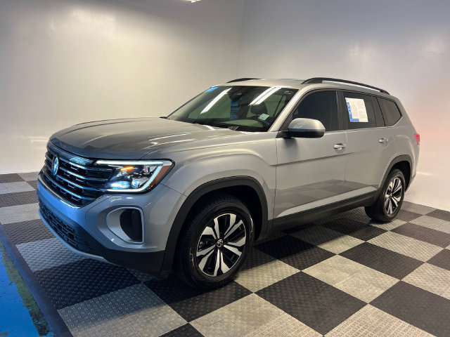 Certified 2025 Volkswagen Atlas SE FWD image 3